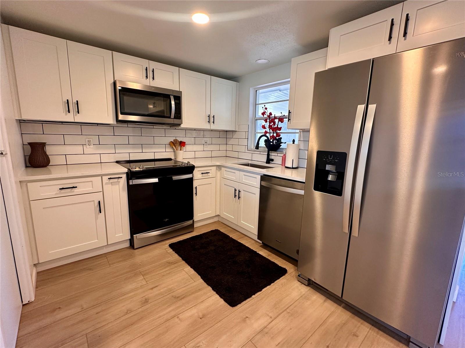 7521 BOUGENVILLE DR — photo 6