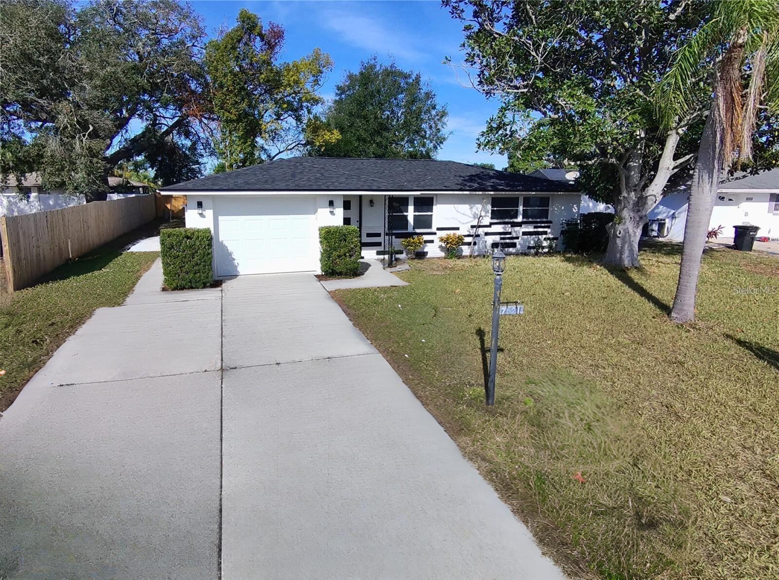 7521 BOUGENVILLE DR — photo 2