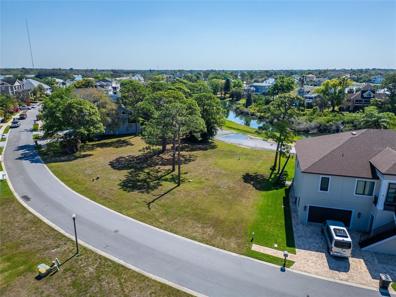 N POINTE ALEXIS DR — photo 16
