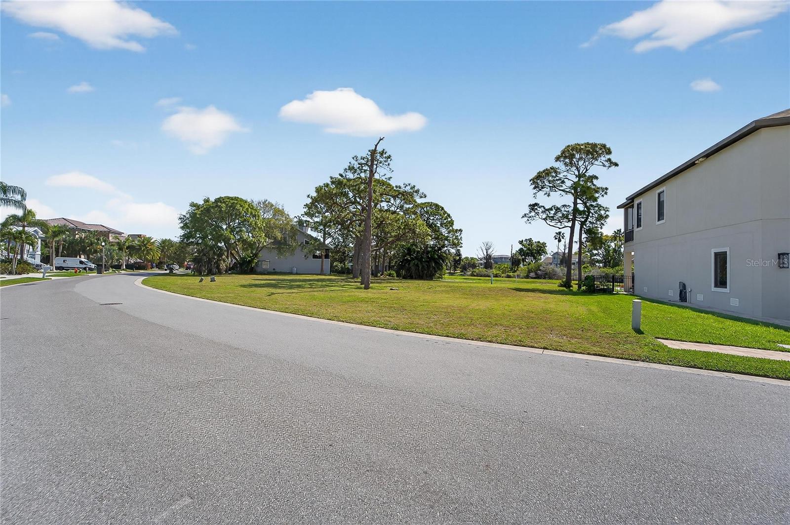 N POINTE ALEXIS DR — photo 10
