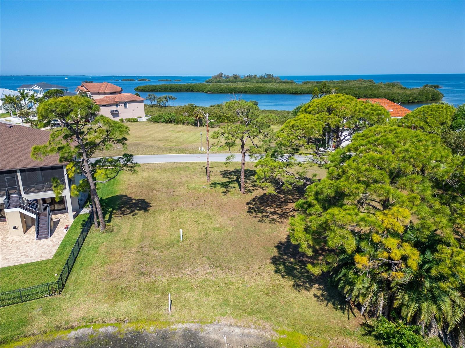 N POINTE ALEXIS DR — photo 15