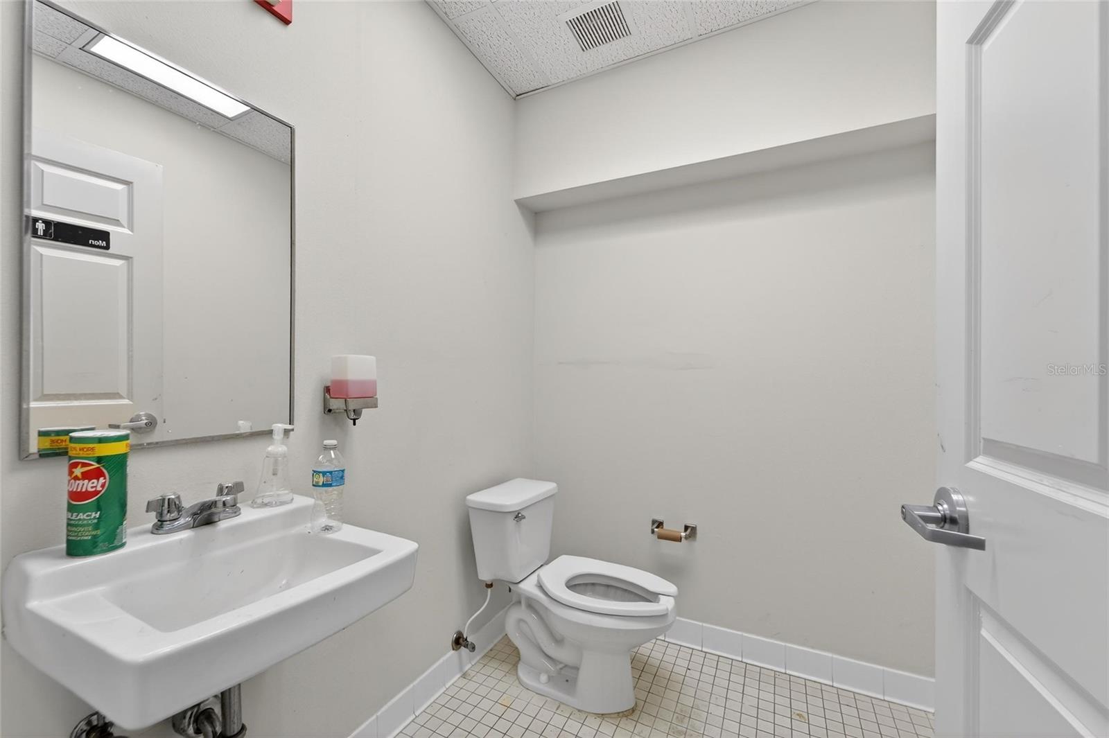106 N EVERS ST — photo 36