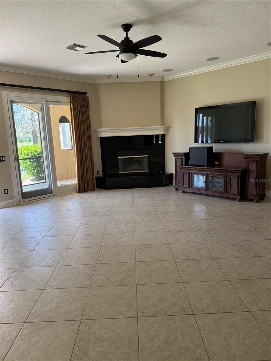 644 SAXONY BLVD — photo 31
