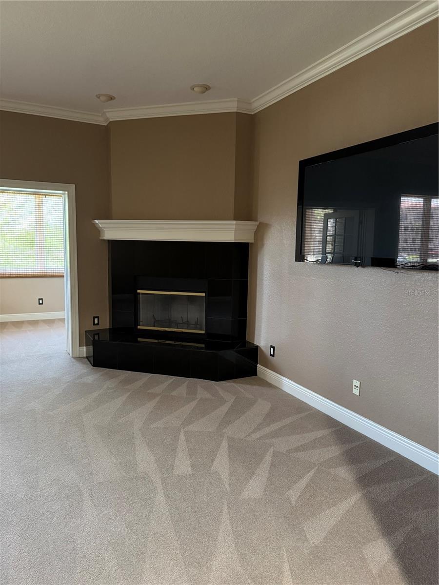 644 SAXONY BLVD — photo 9