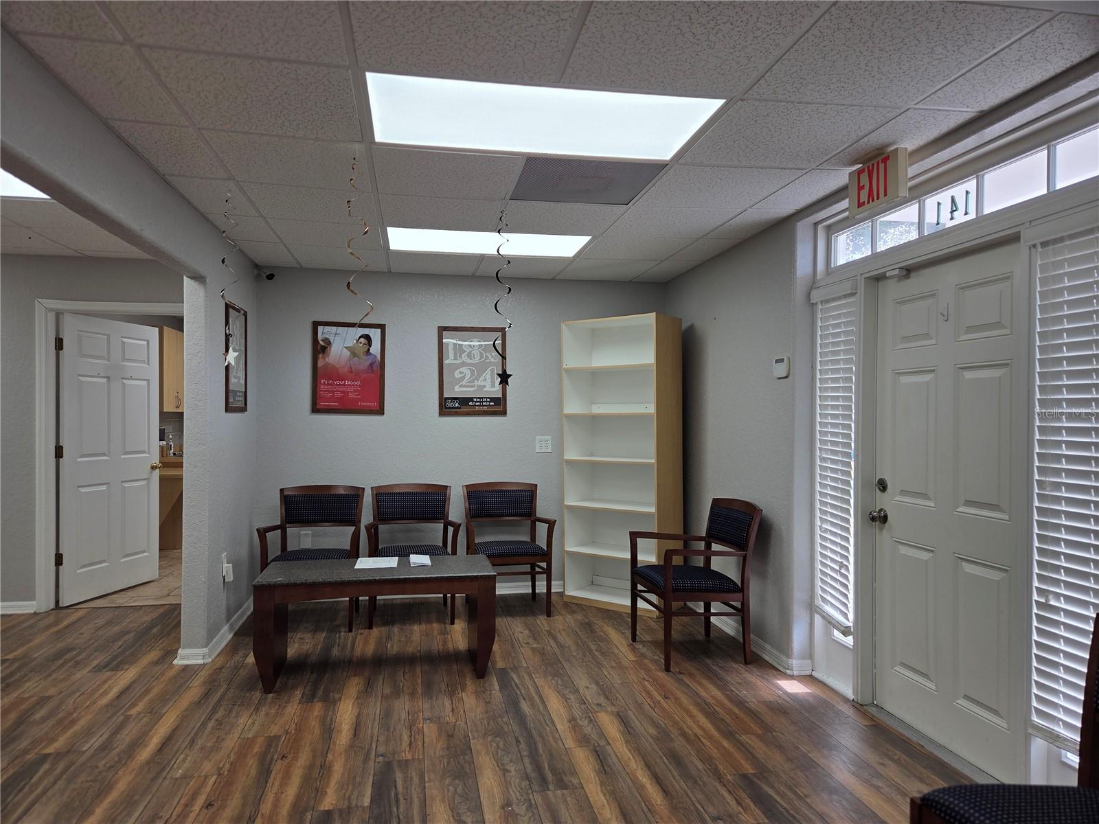 141 N OAKWOOD AVE — photo 3