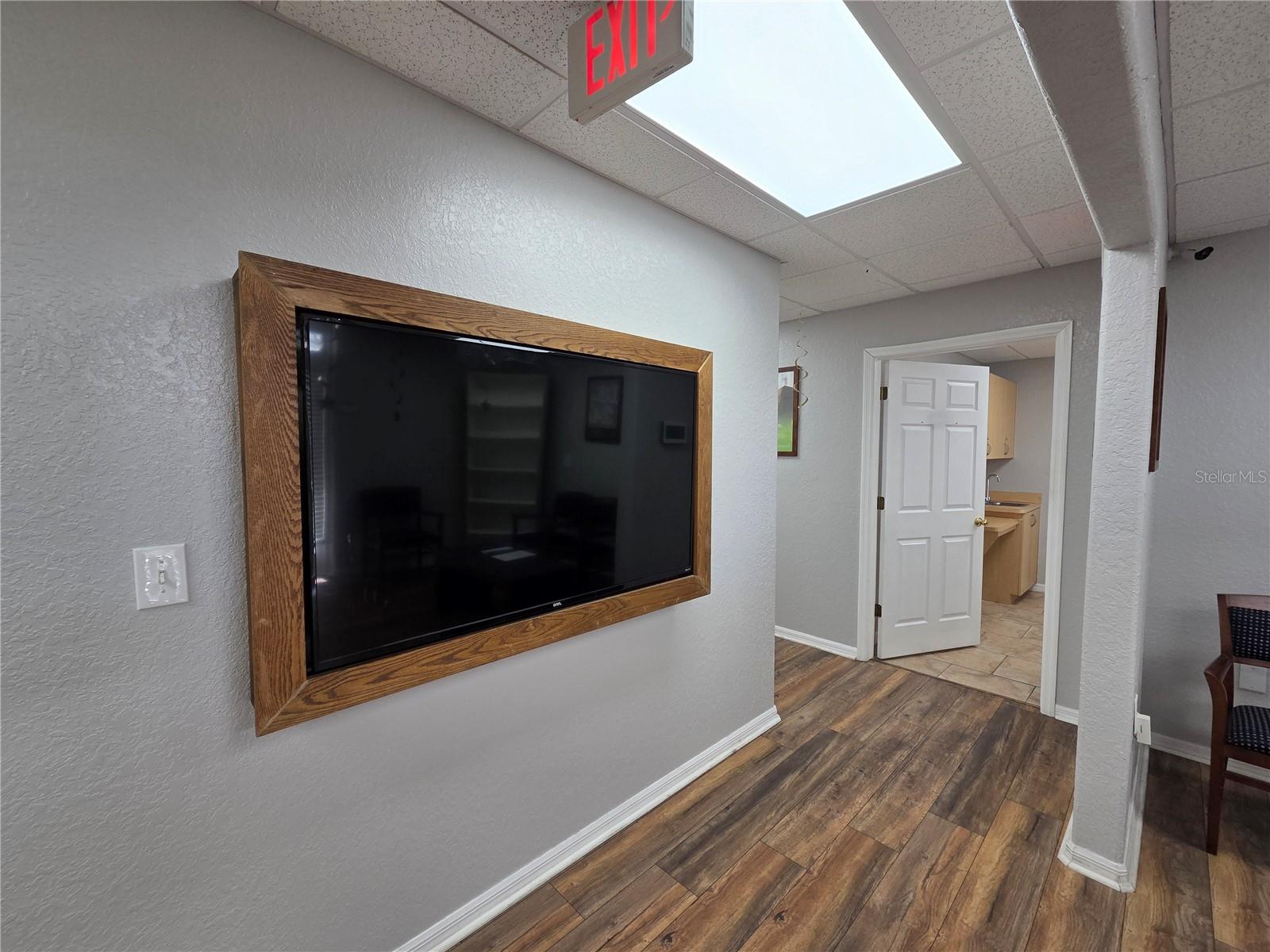 141 N OAKWOOD AVE — photo 11