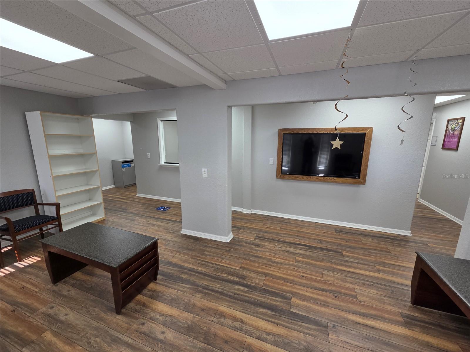141 N OAKWOOD AVE — photo 9