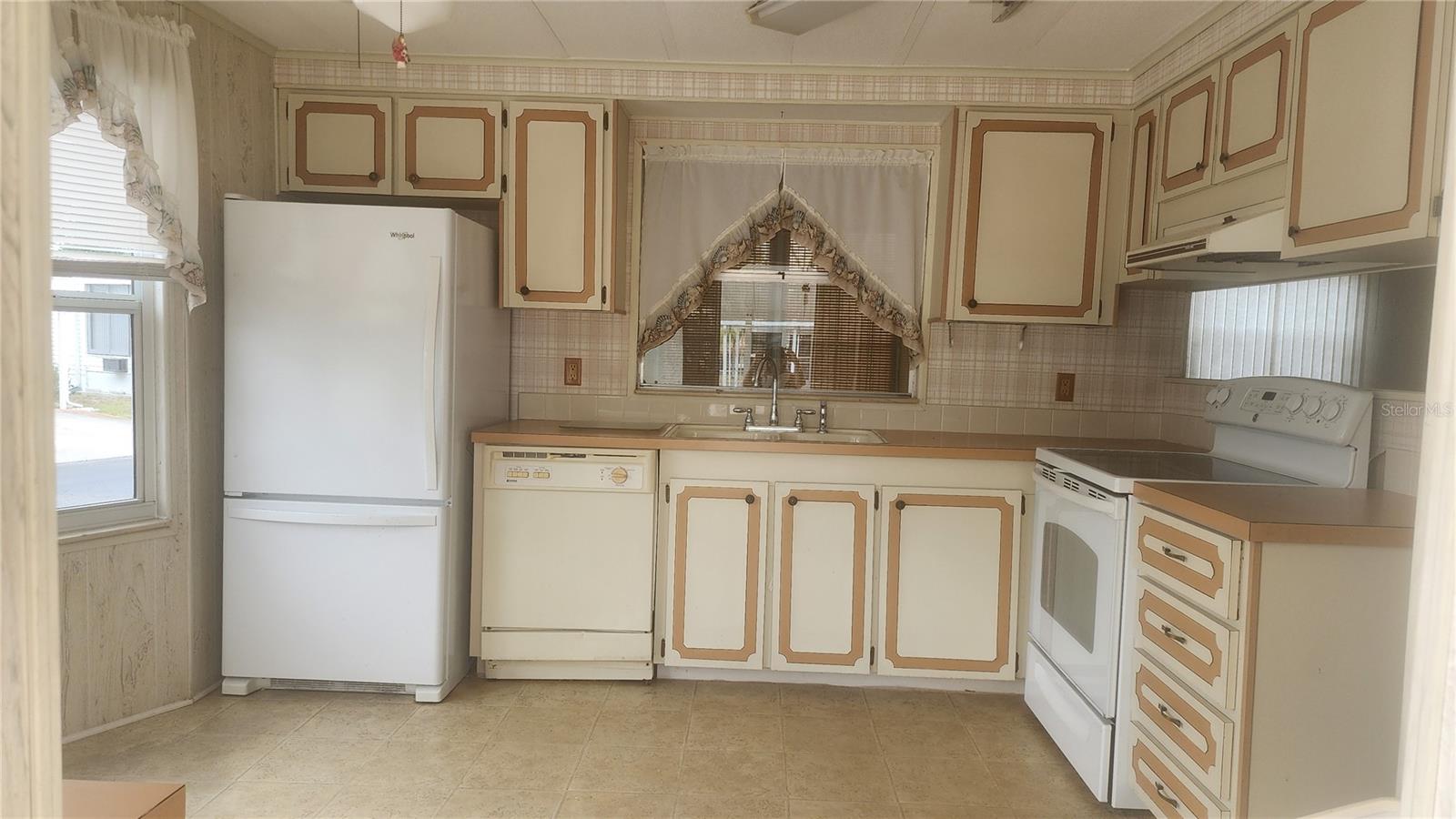 157 N FIJI CIR — photo 4