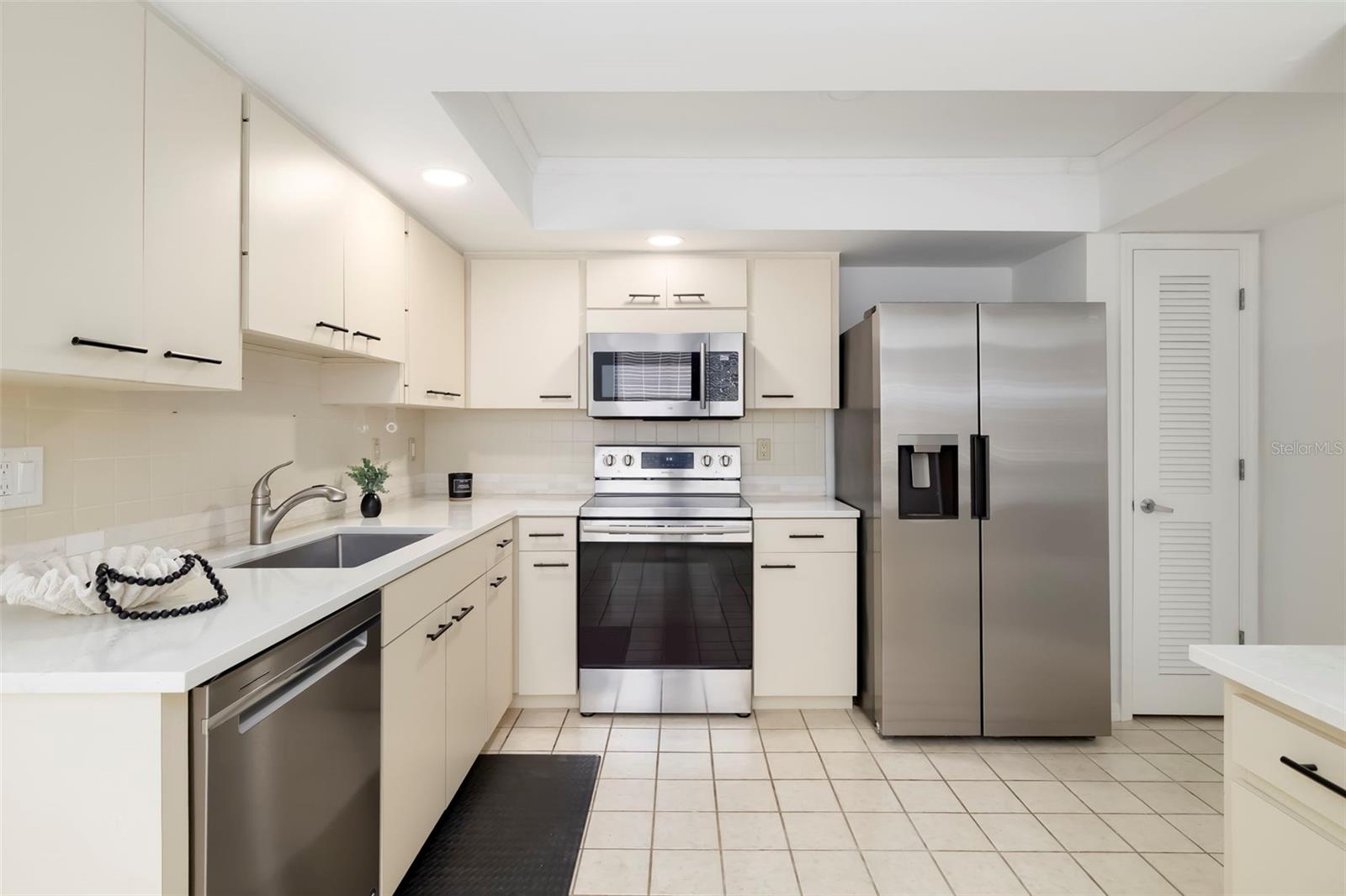 3862 WILSHIRE CIR W #107 — photo 16