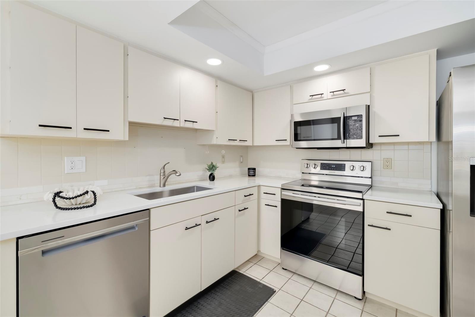 3862 WILSHIRE CIR W #107 — photo 13