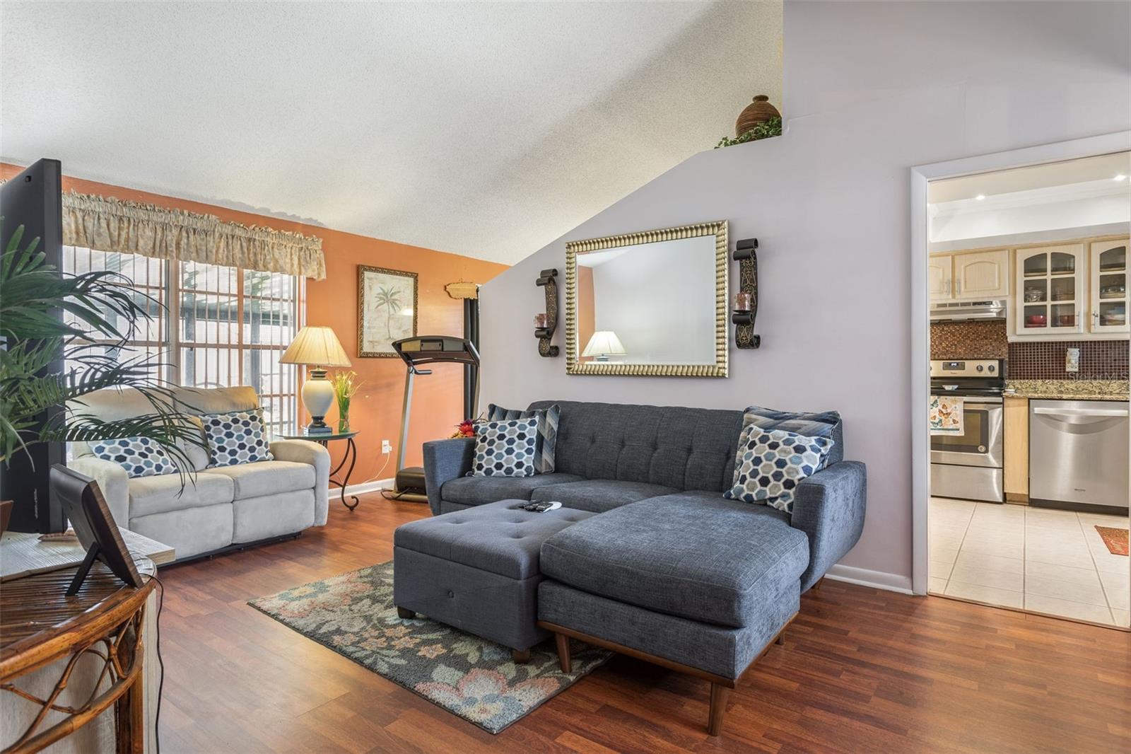 502 AVOCADO CIR — photo 9