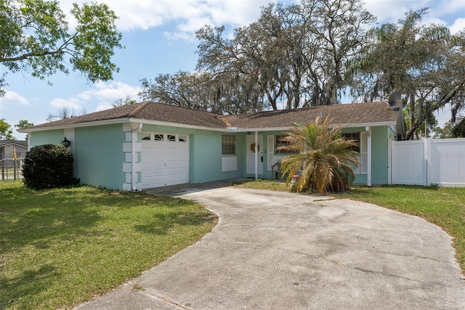 502 AVOCADO CIR — photo 2