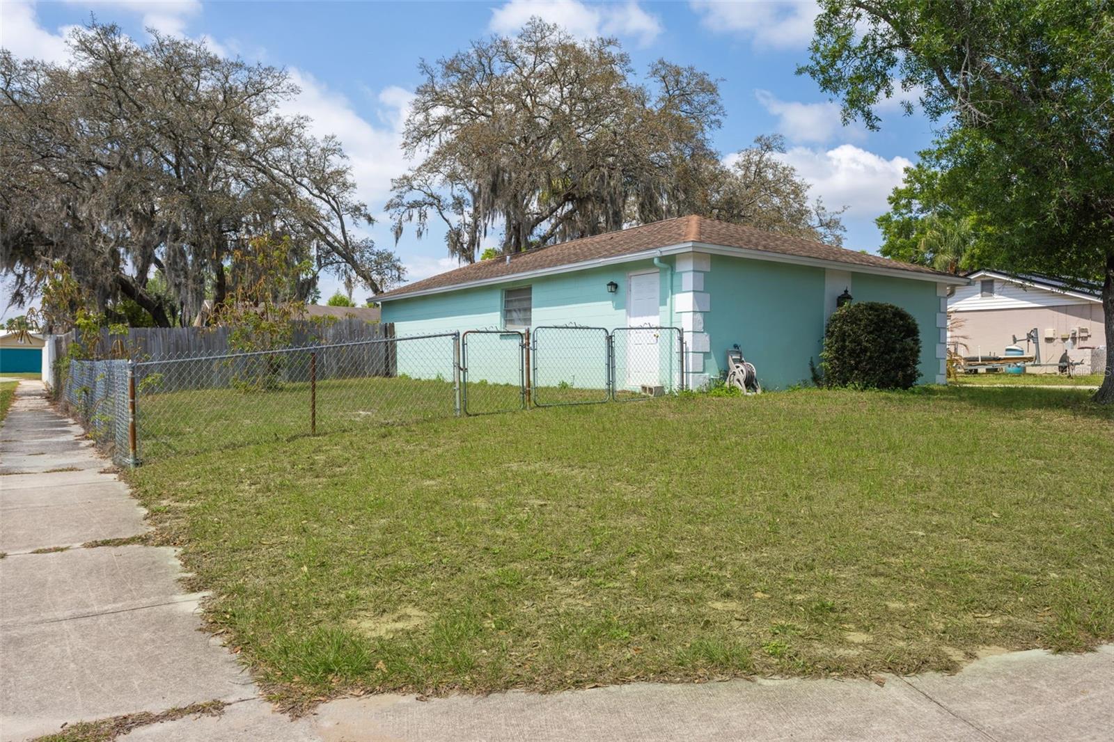 502 AVOCADO CIR — photo 48