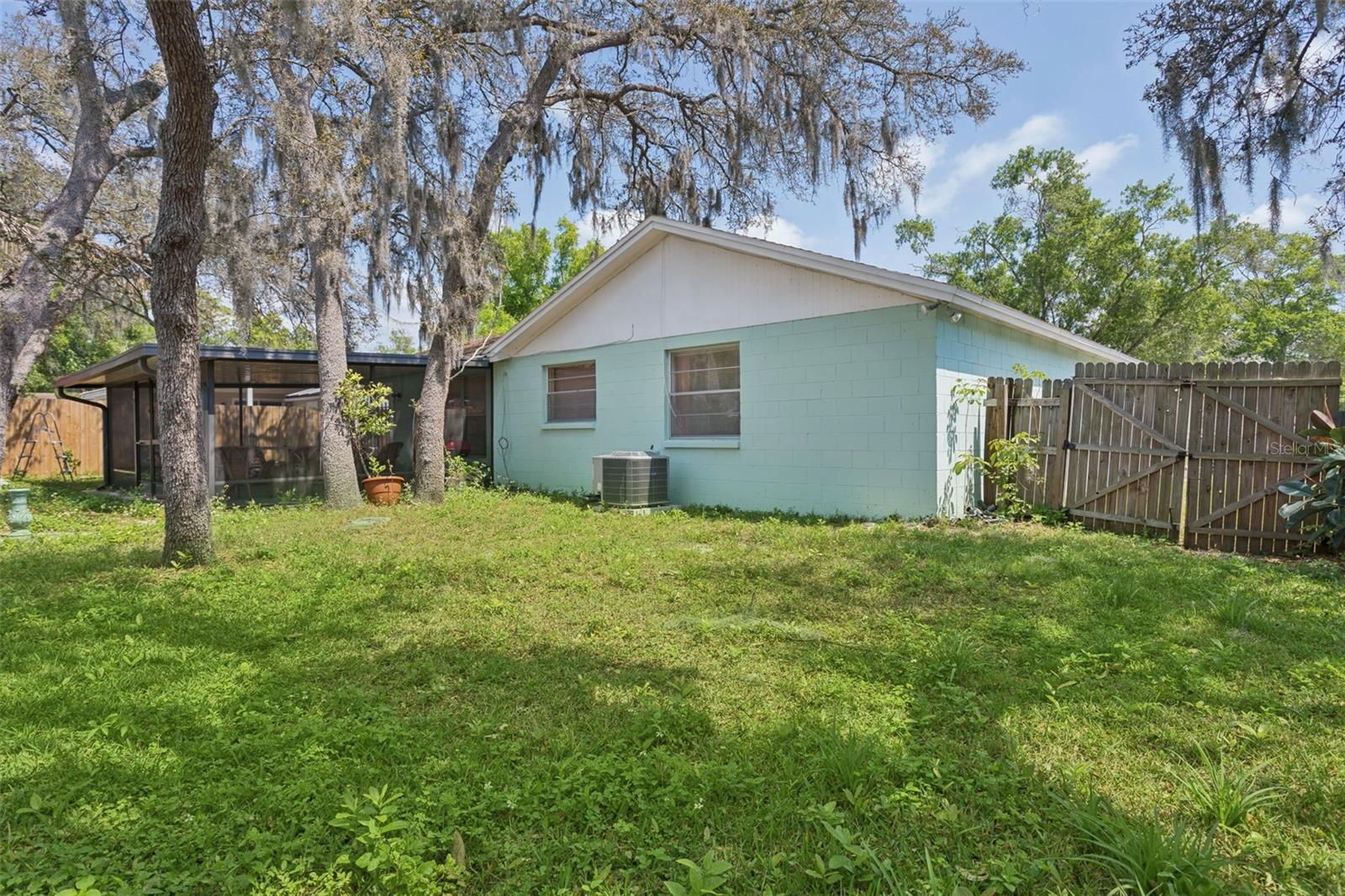 502 AVOCADO CIR — photo 42