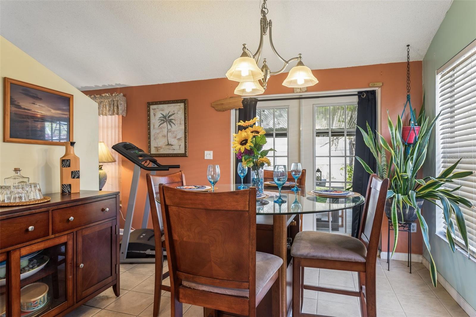 502 AVOCADO CIR — photo 12