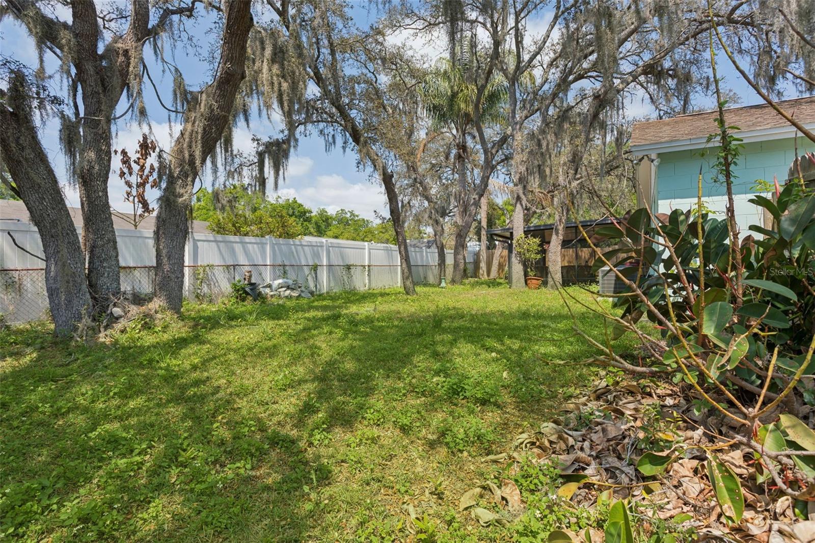 502 AVOCADO CIR — photo 43