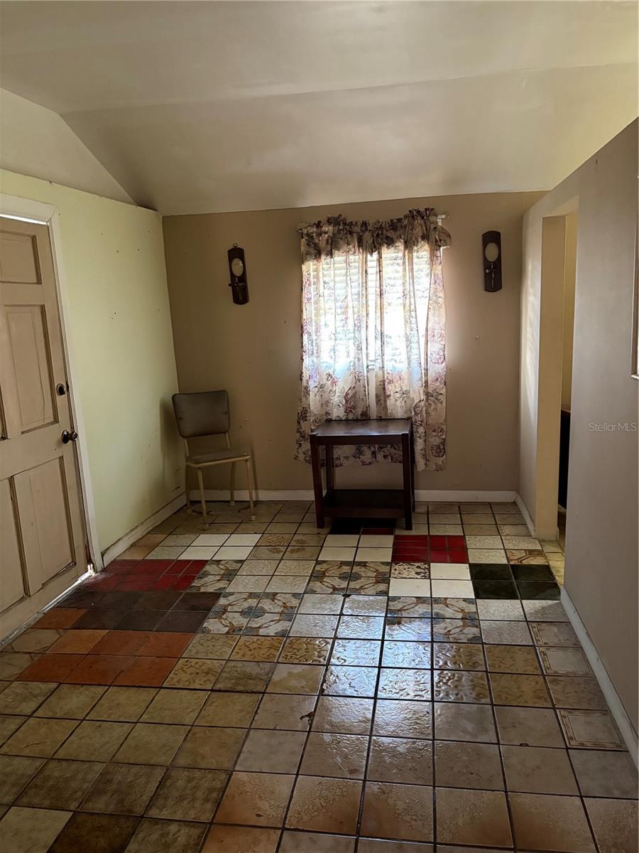 2405 CORRINE ST — photo 41