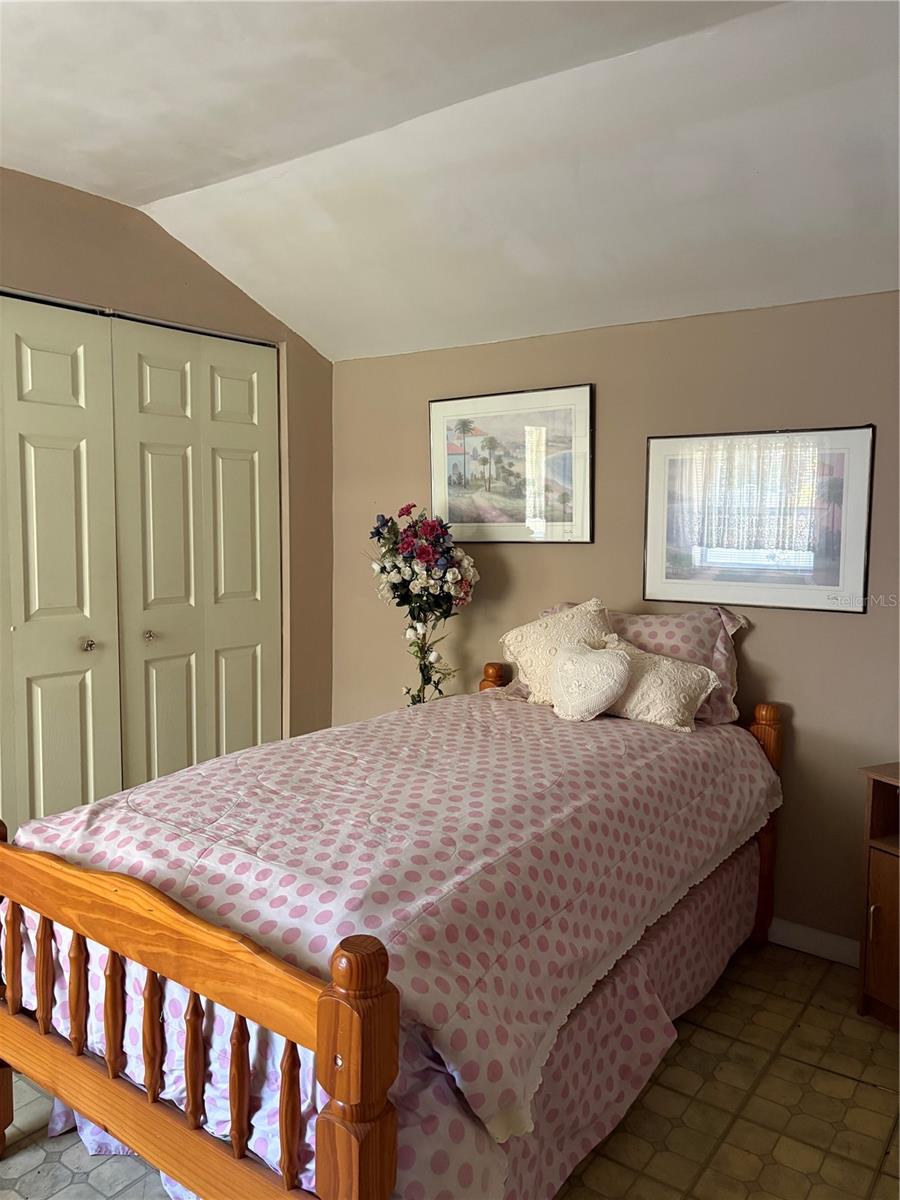 2405 CORRINE ST — photo 39