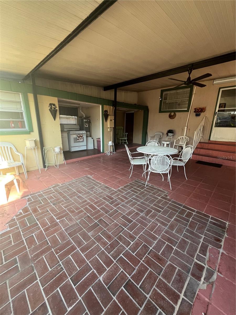 2405 CORRINE ST — photo 36