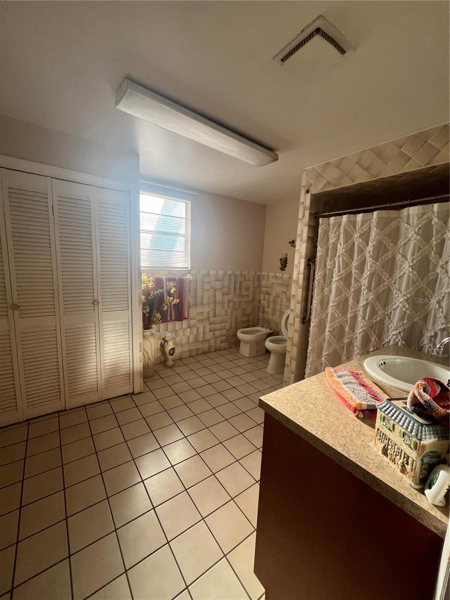 2405 CORRINE ST — photo 17
