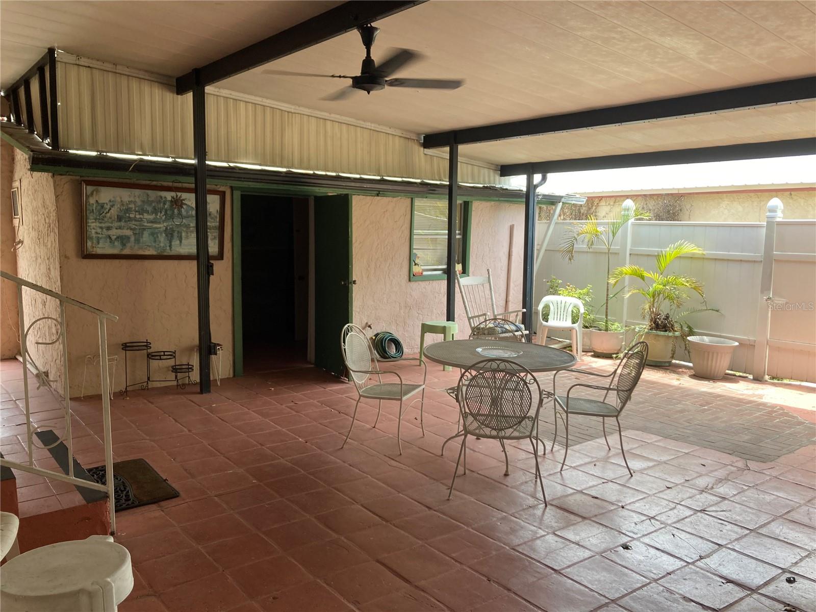 2405 CORRINE ST — photo 4
