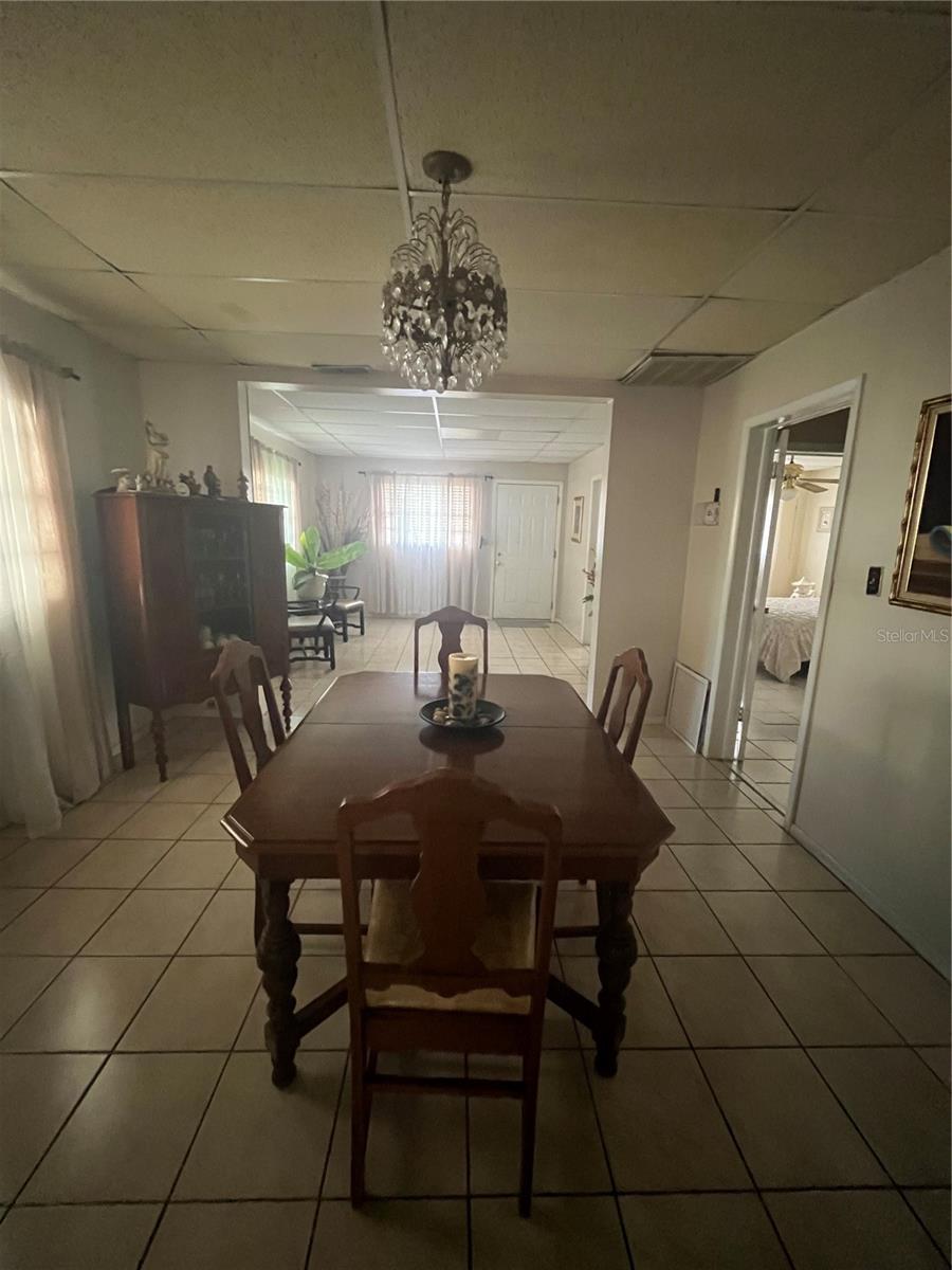 2405 CORRINE ST — photo 24