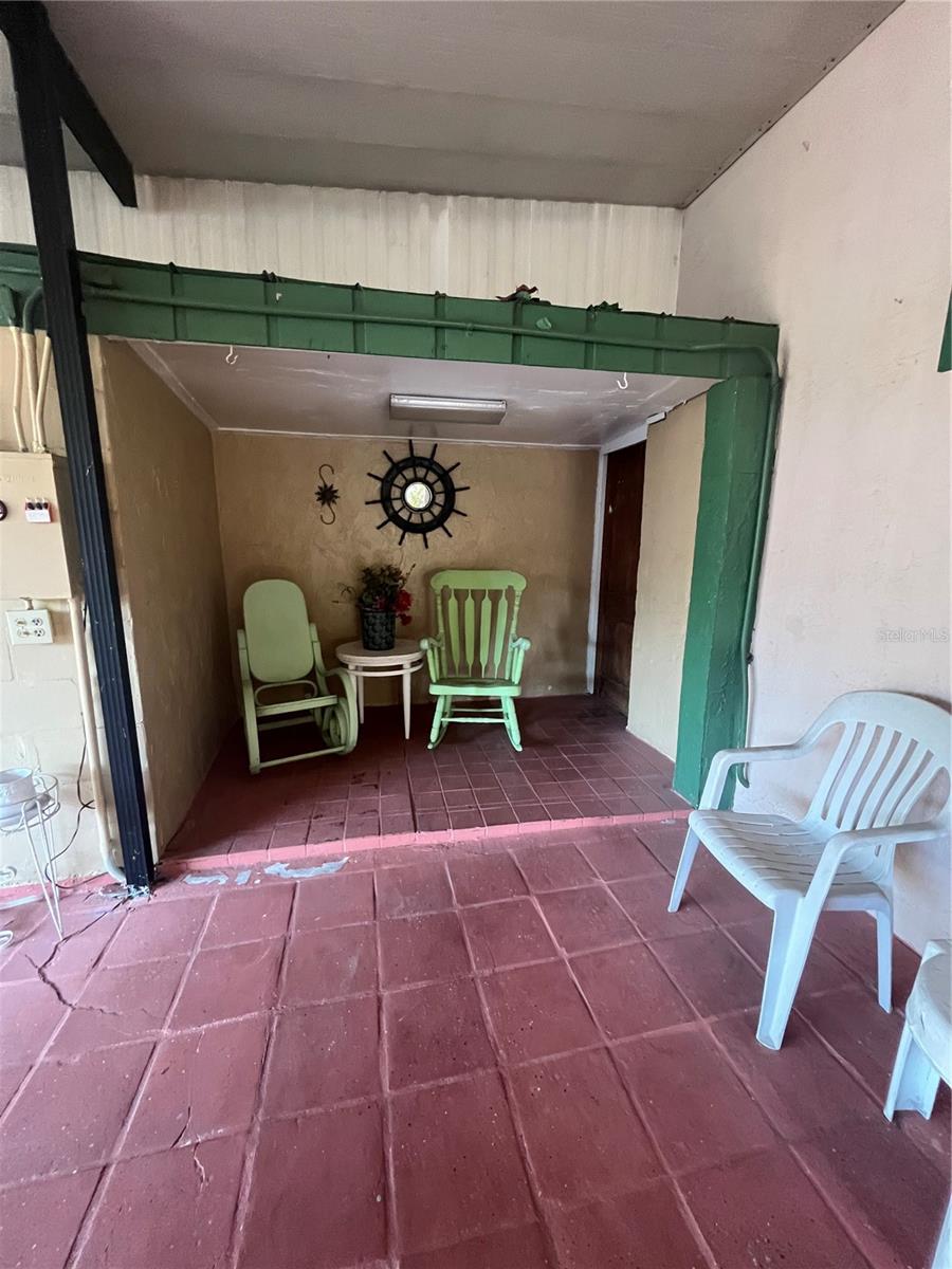 2405 CORRINE ST — photo 33