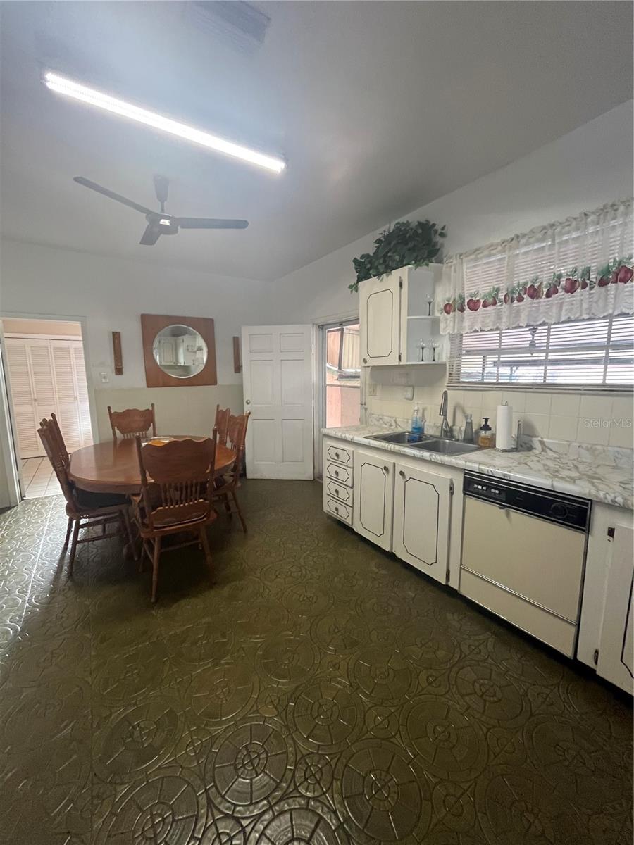 2405 CORRINE ST — photo 18