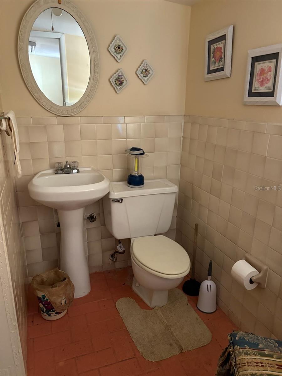 2405 CORRINE ST — photo 30