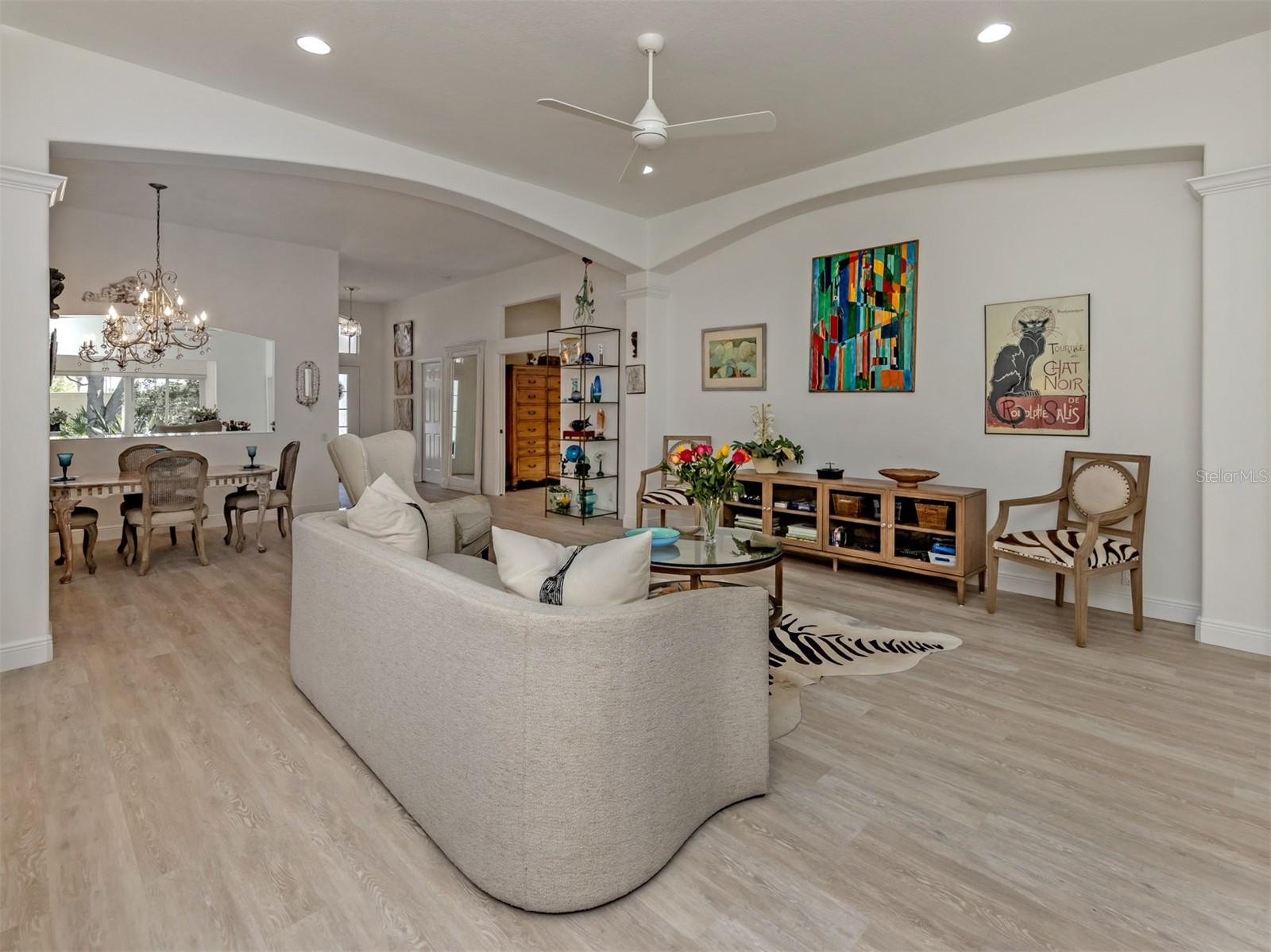 404 PINEWOOD LAKE DR — photo 15