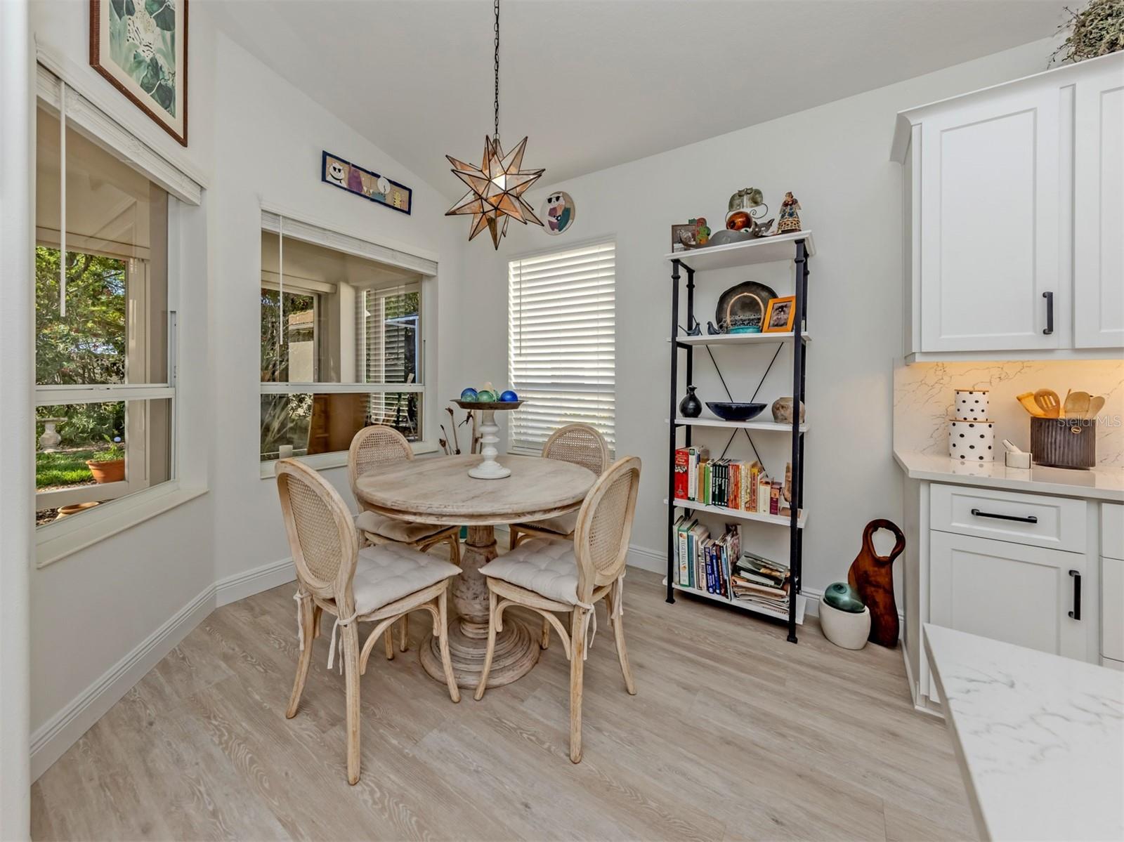 404 PINEWOOD LAKE DR — photo 14