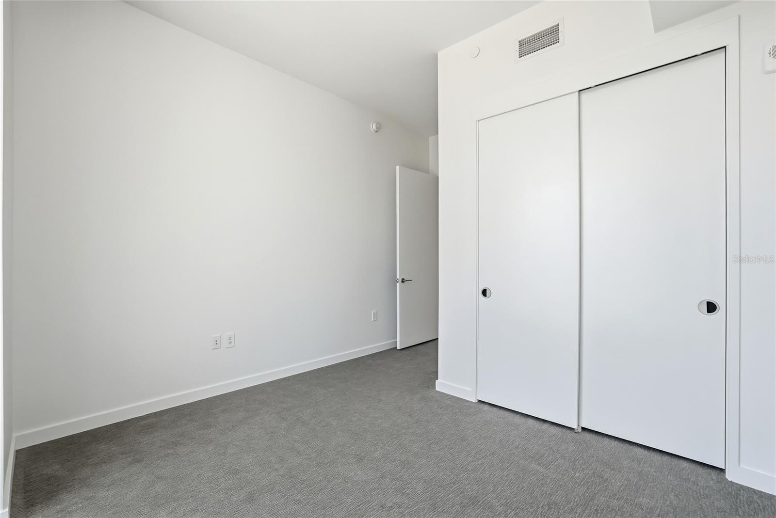 400 CENTRAL AVE #505 — photo 36