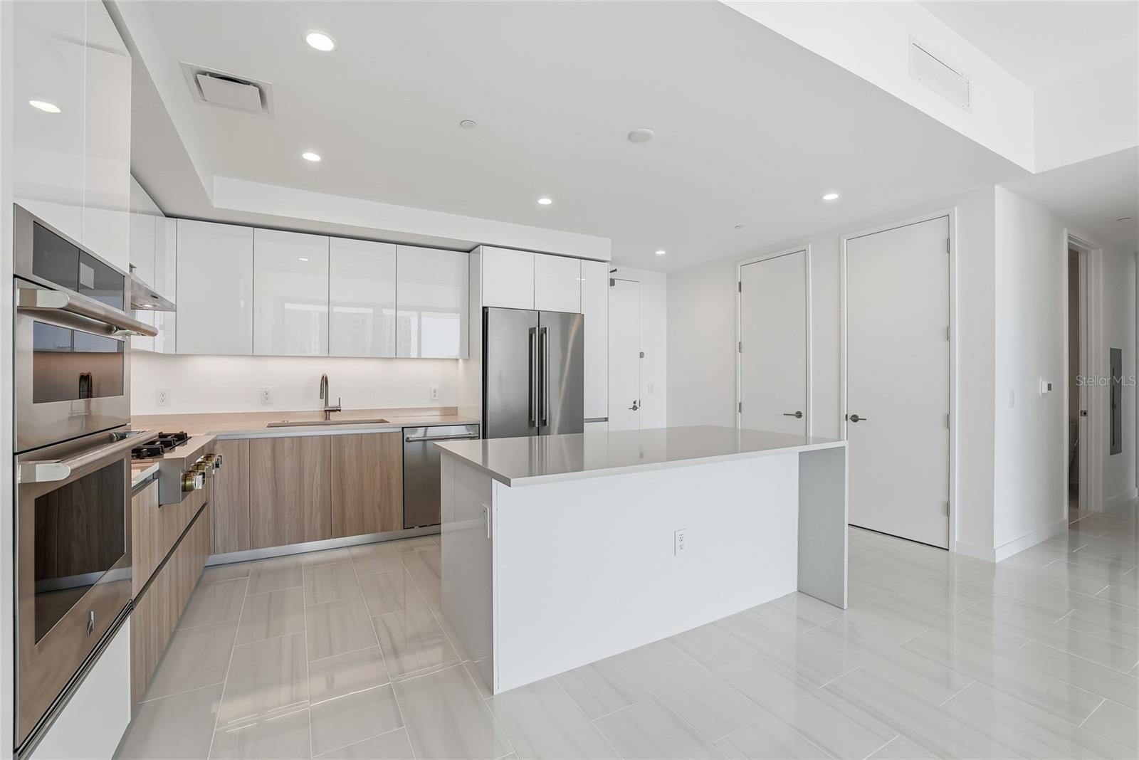400 CENTRAL AVE #505 — photo 13