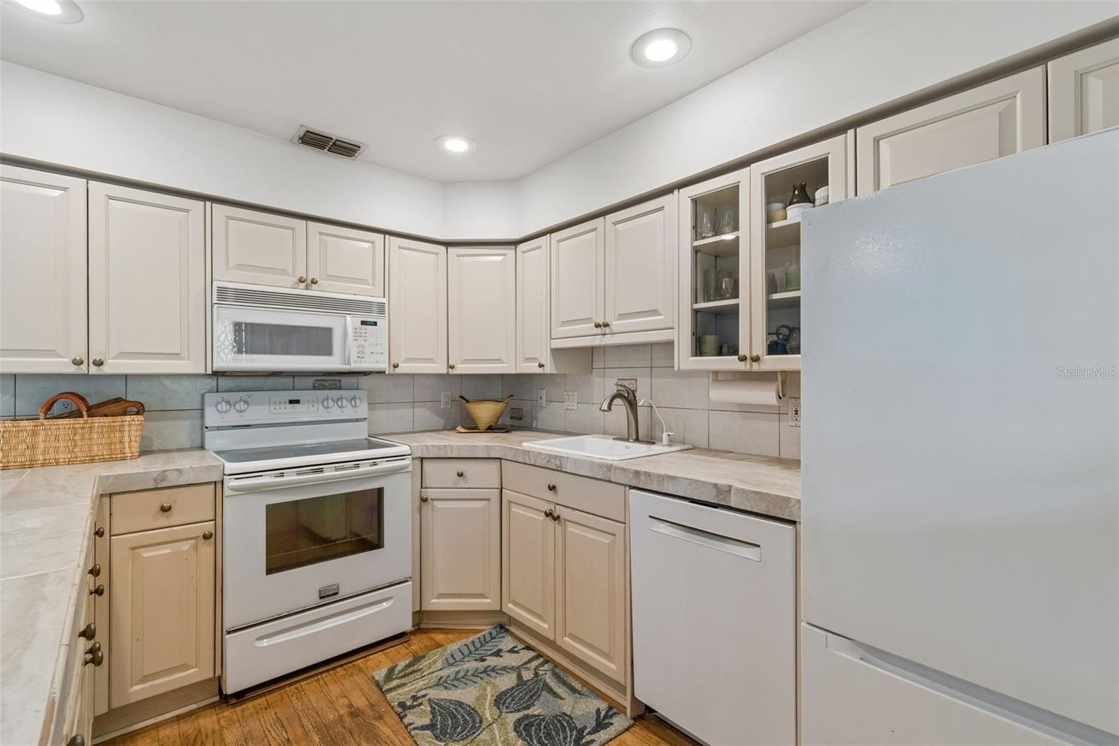 600 N MAYO ST — photo 31