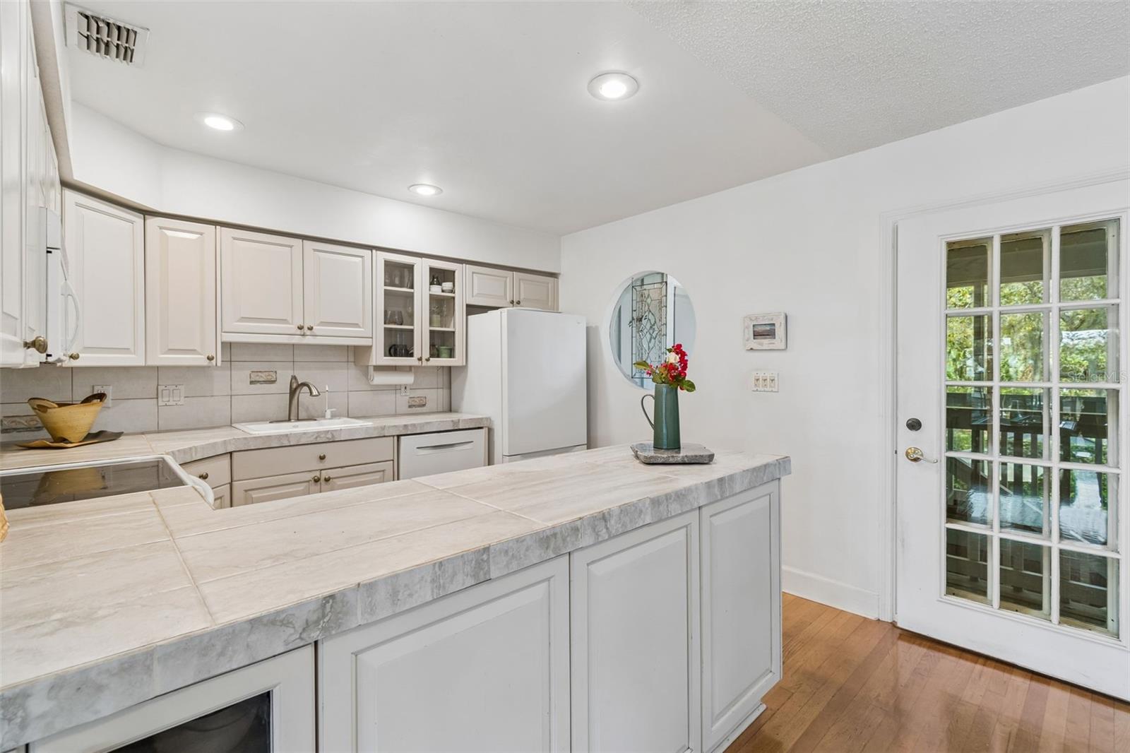 600 N MAYO ST — photo 30
