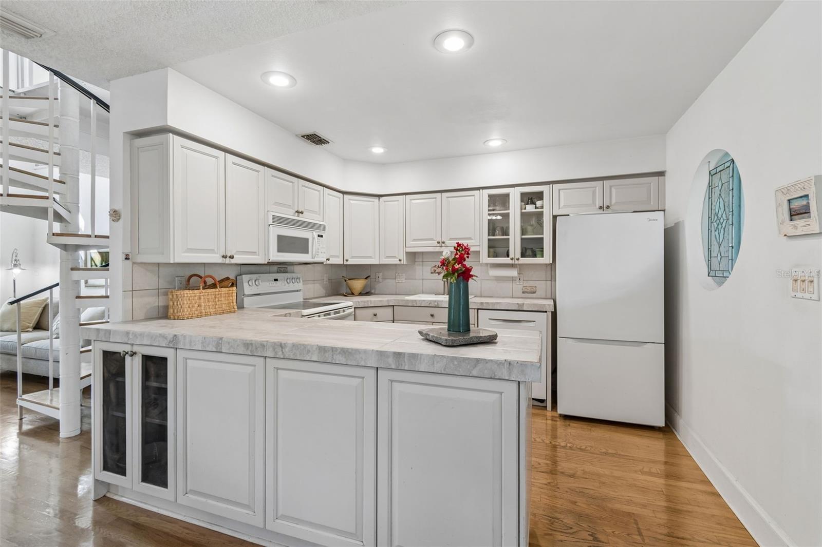 600 N MAYO ST — photo 29