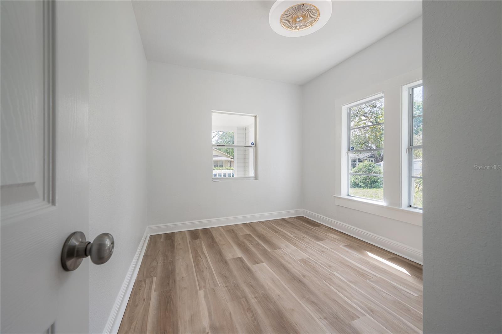 4206 N DOWNING AVE — photo 8