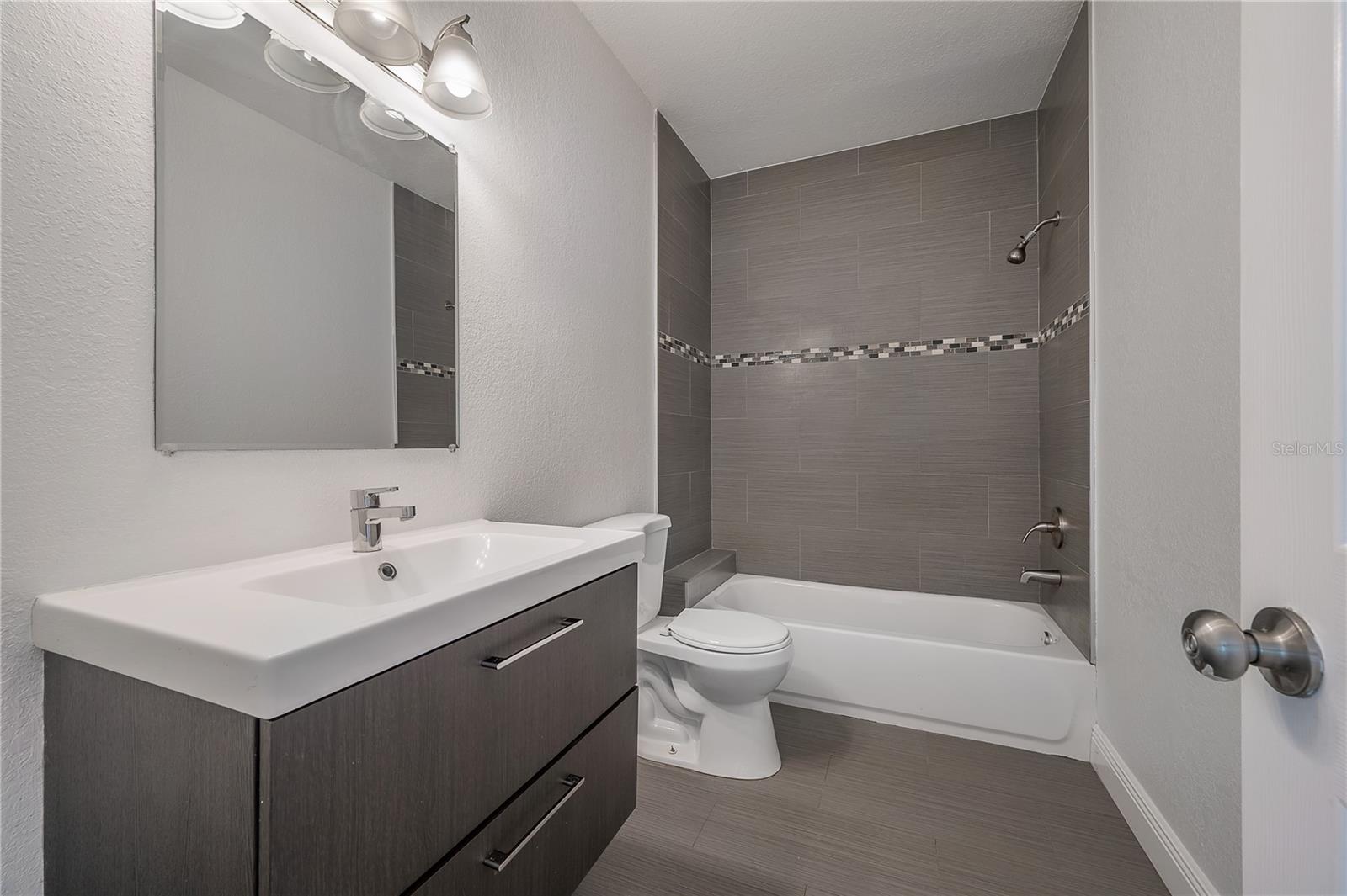 4206 N DOWNING AVE — photo 10