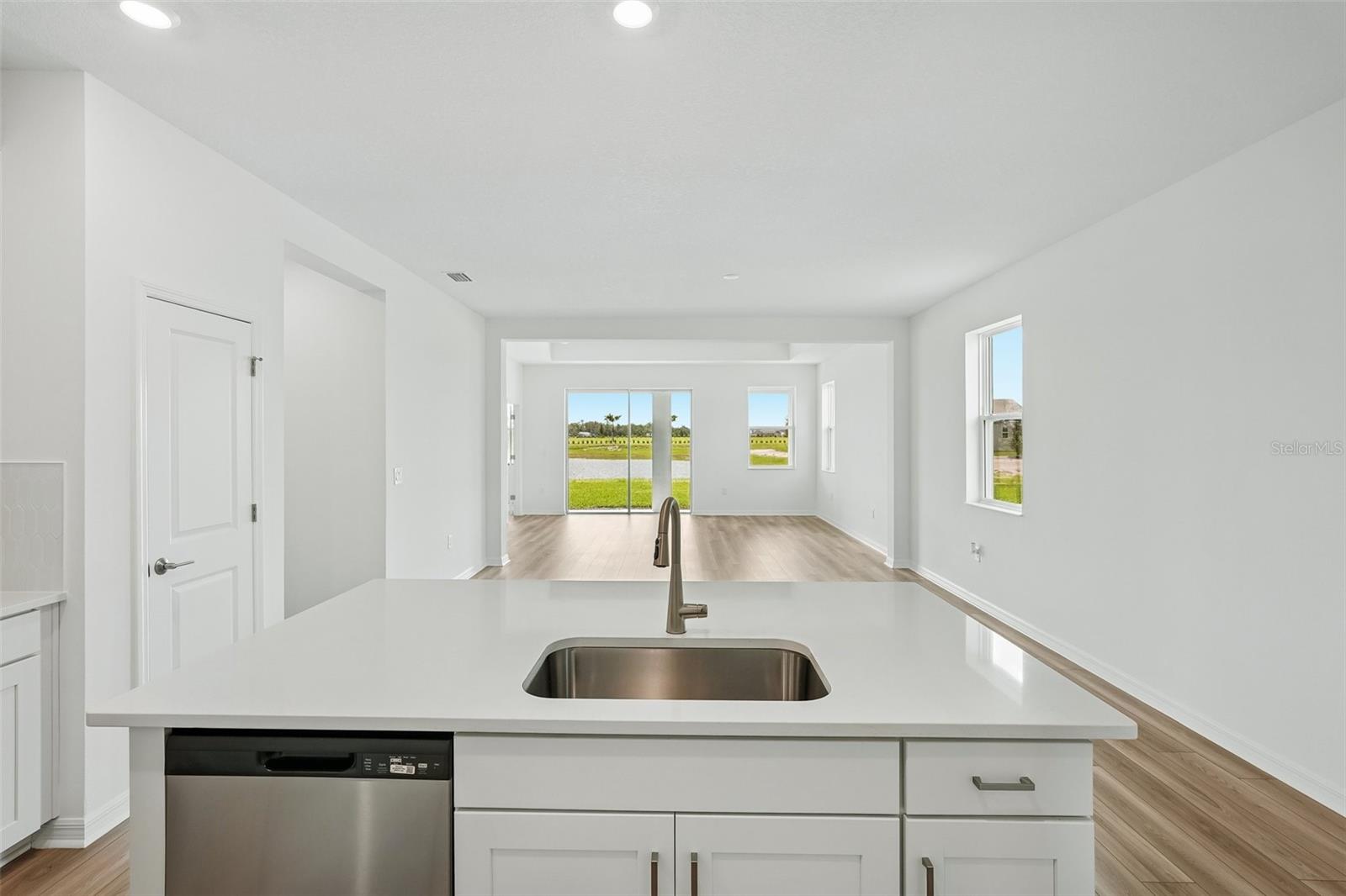 13814 BERTRAND AVE — photo 5