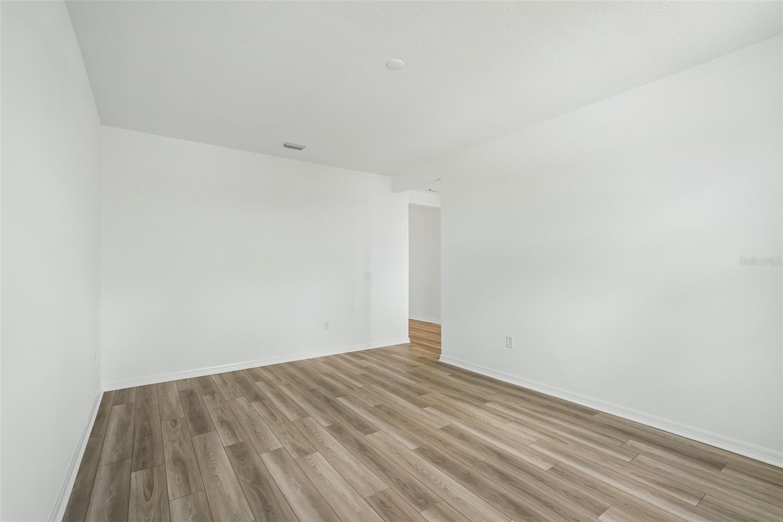 13814 BERTRAND AVE — photo 10