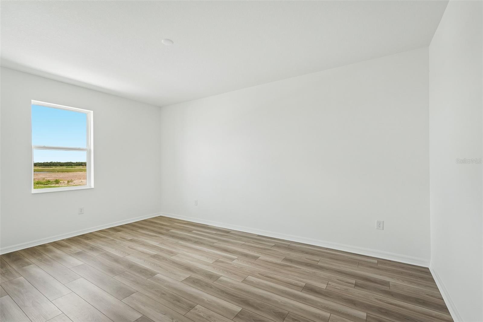 13814 BERTRAND AVE — photo 8