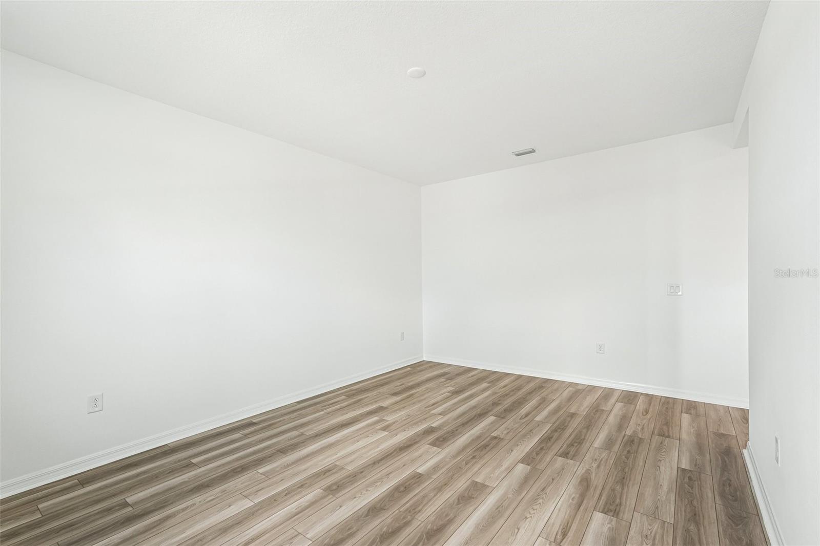 13814 BERTRAND AVE — photo 11