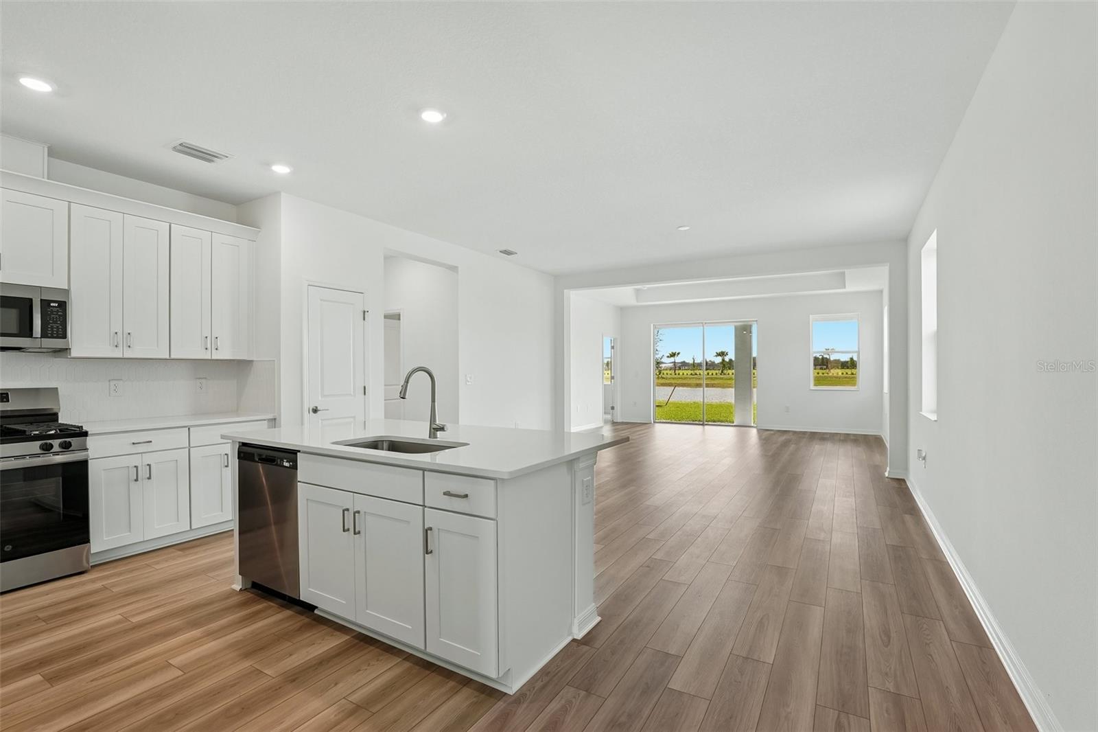 13814 BERTRAND AVE — photo 4
