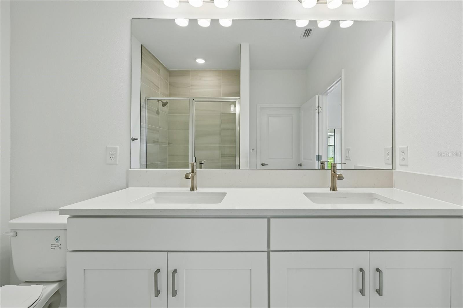 13814 BERTRAND AVE — photo 17