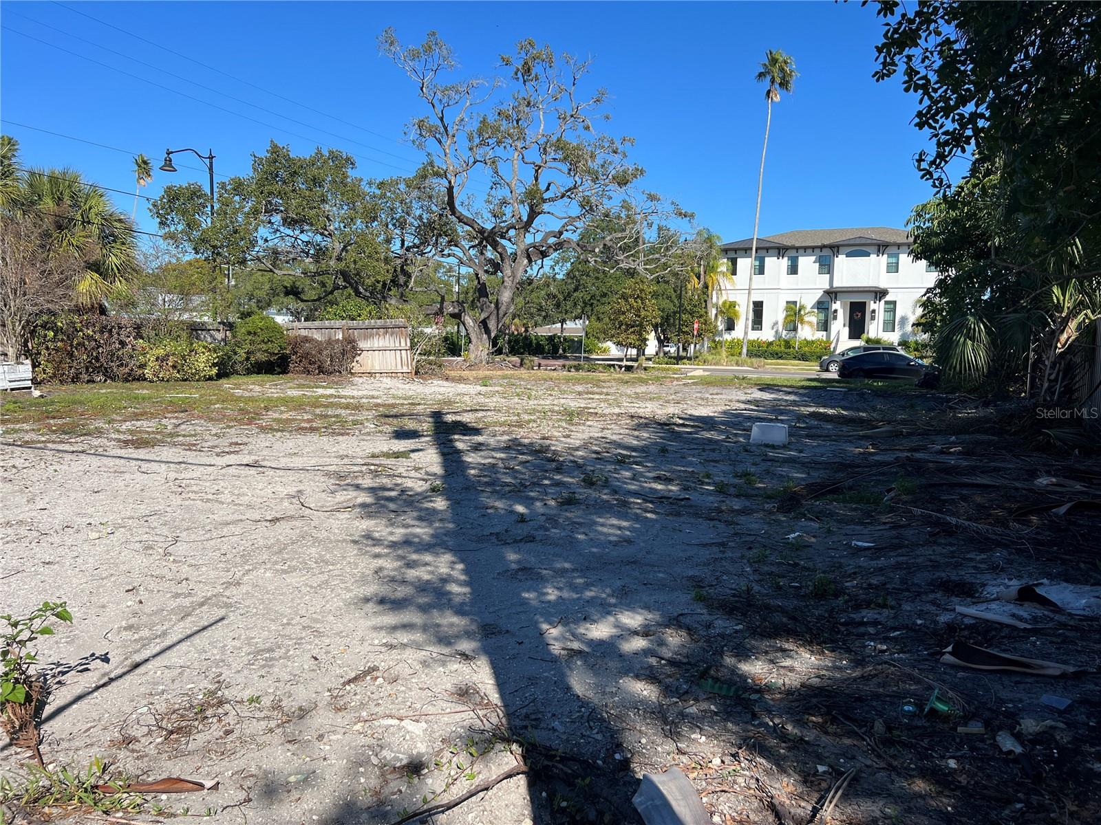 404 E DAVIS BLVD — photo 8
