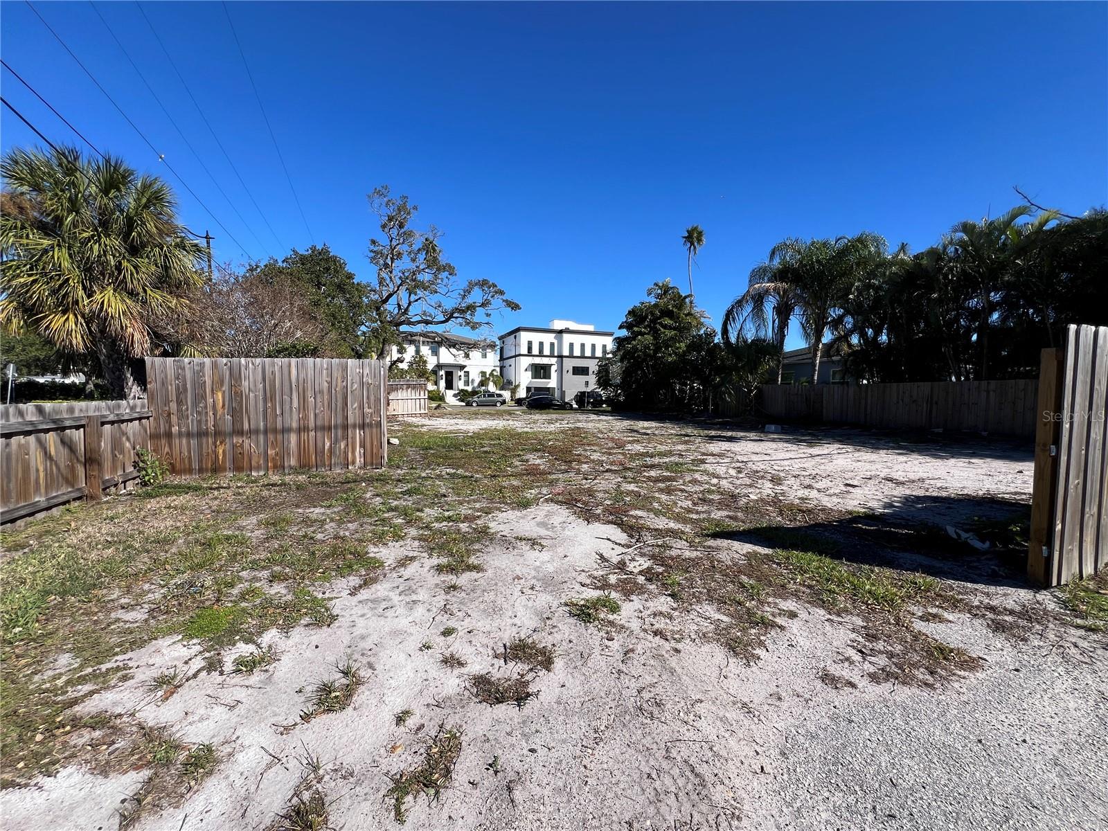 404 E DAVIS BLVD — photo 7