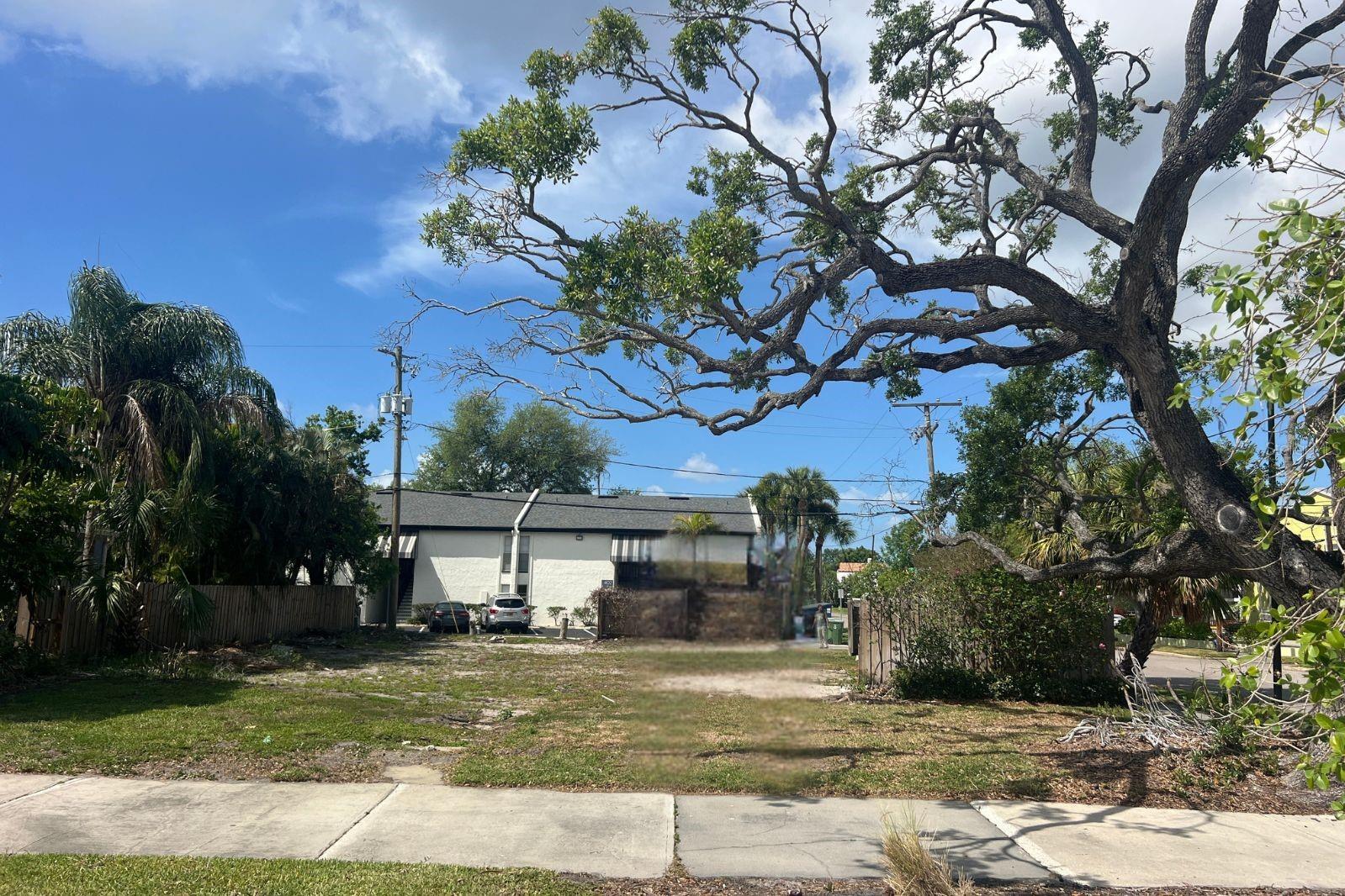 404 E DAVIS BLVD — photo 3