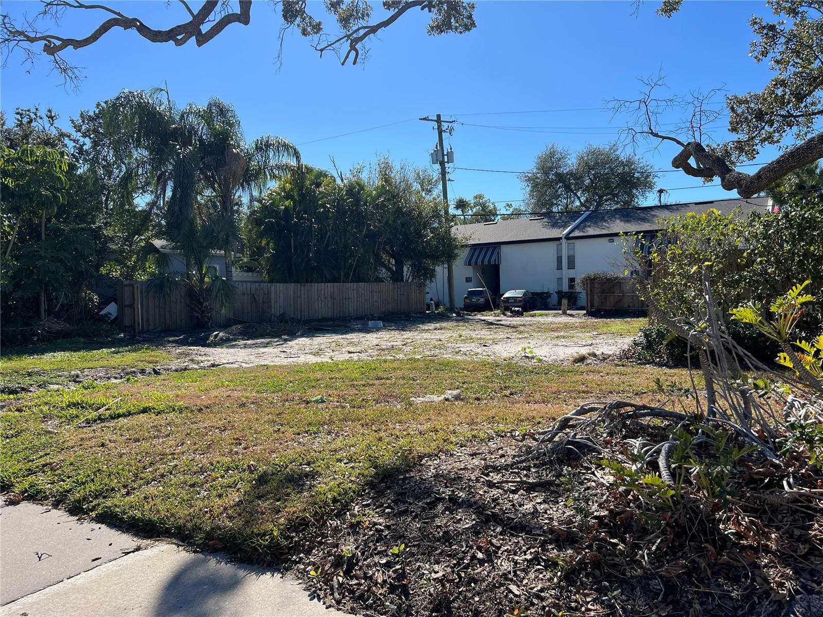 404 E DAVIS BLVD — photo 4