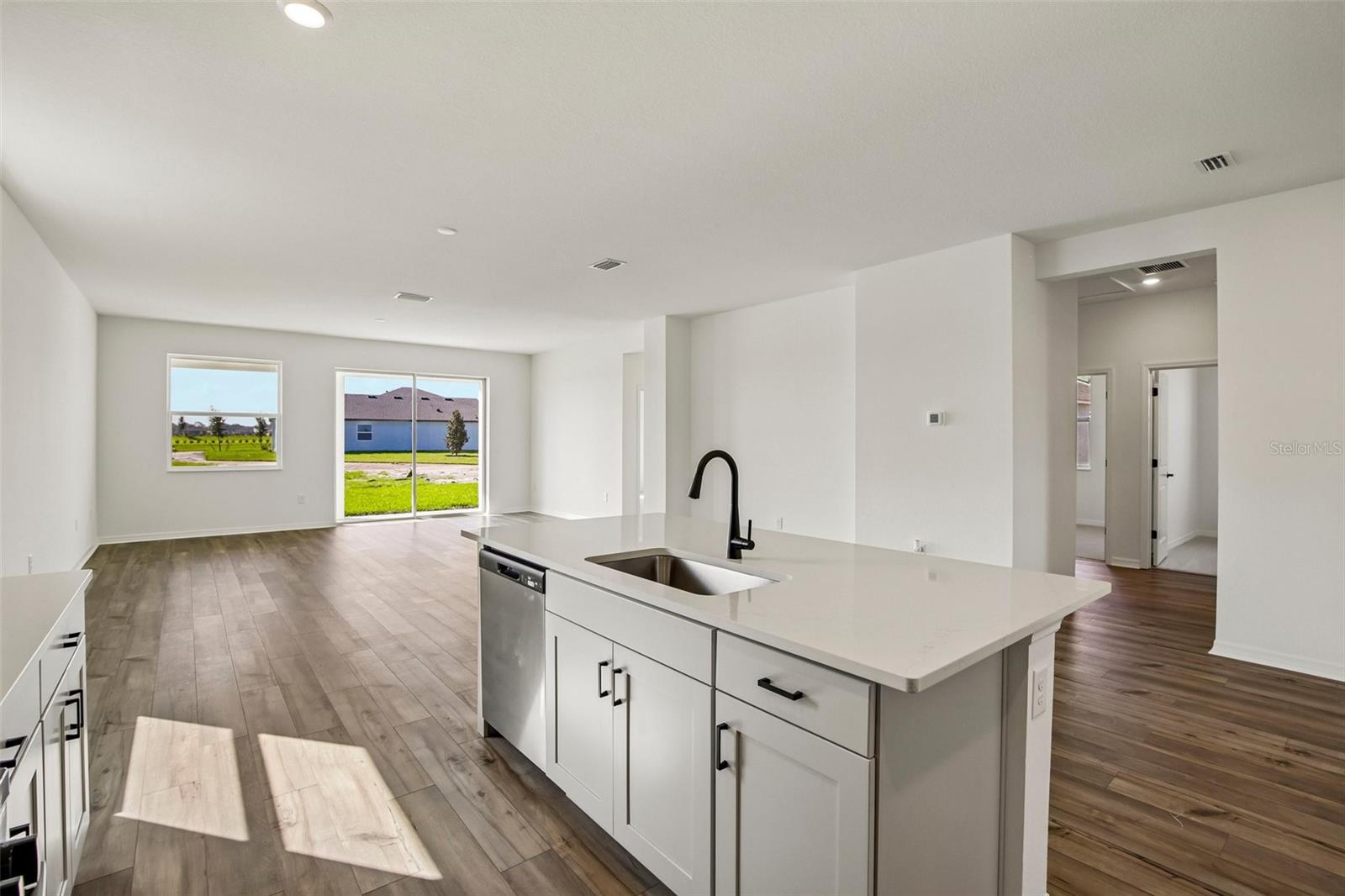 13810 BERTRAND AVE — photo 9