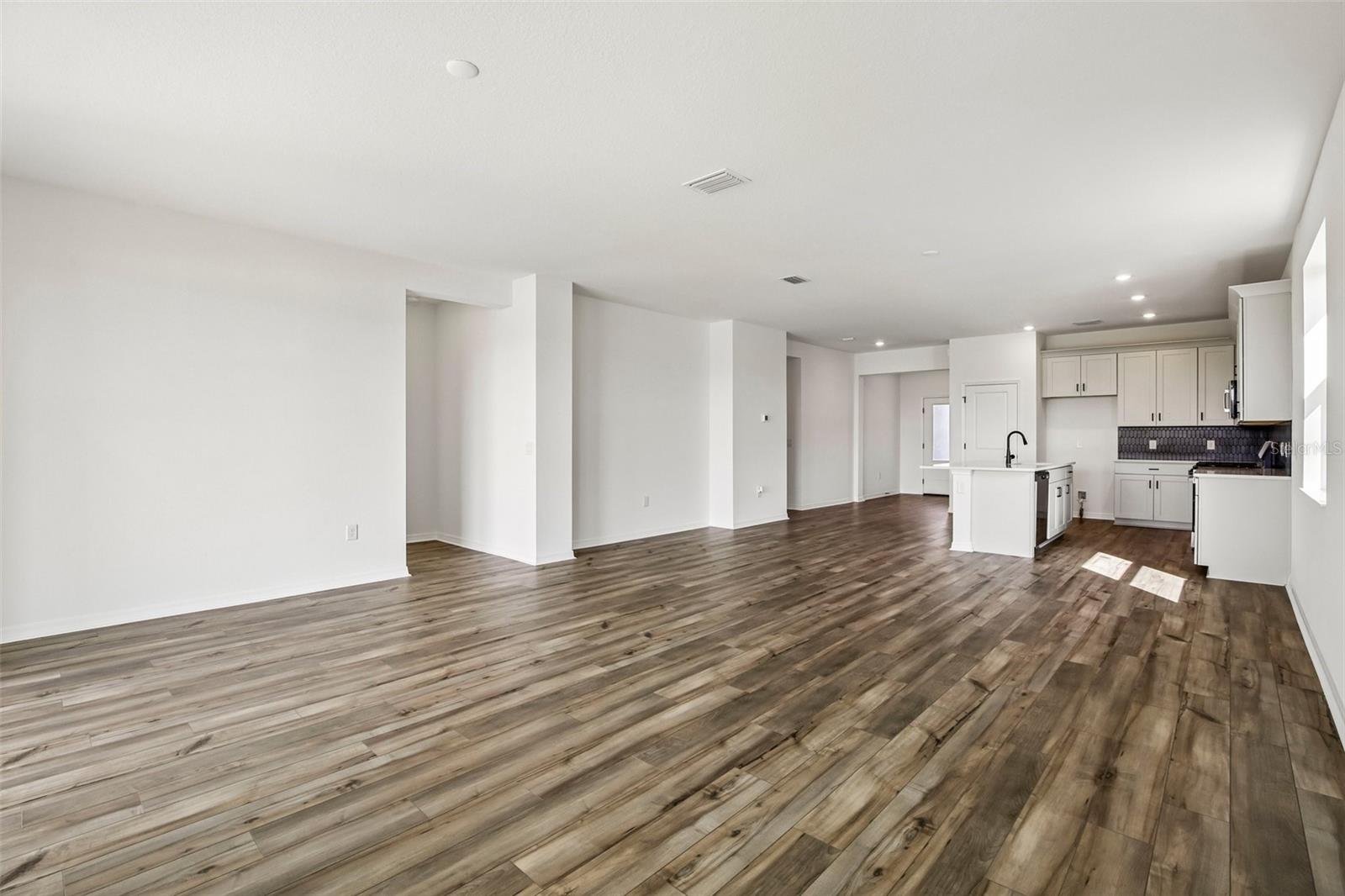 13810 BERTRAND AVE — photo 10
